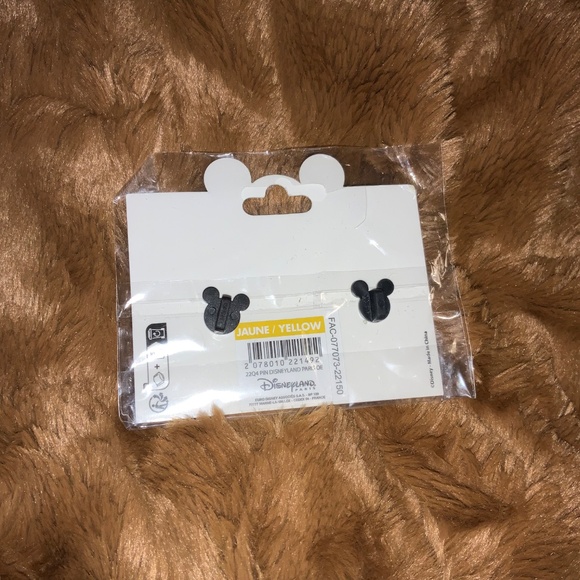 Disneyland Paris Mickey Mouse Pin - Picture 2 of 2